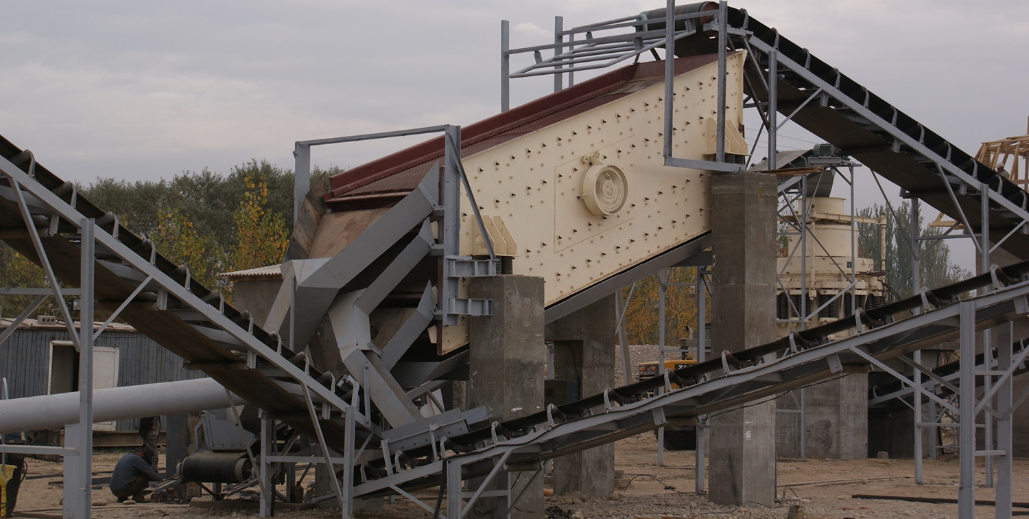 4. Fixed Vibrating Screen or Tracked Screening Plant?